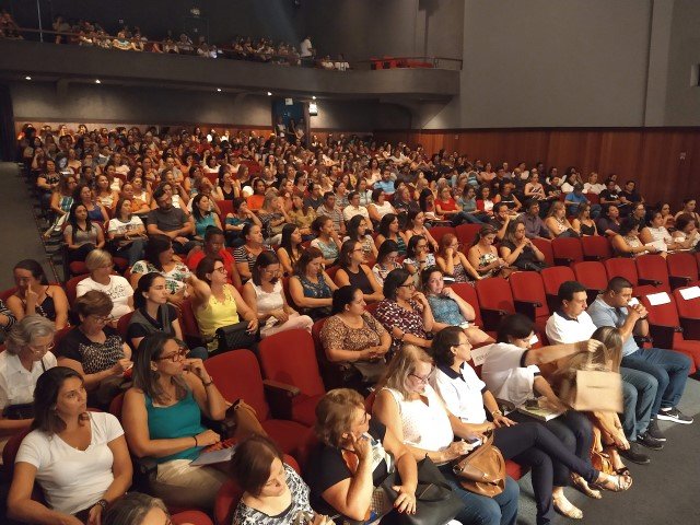 Planejamento pedagógico da Rede Municipal de Ensino reúne cerca de 600 educadores