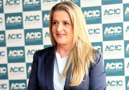 Botucatuense Adriana Flosi é assume a presidência da Associação Comercial de Campinas