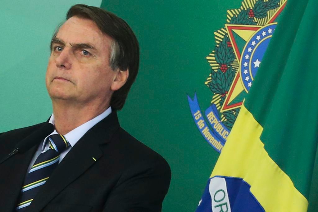 Bolsonaro anuncia retirada de cartilha sobre saúde sexual de adolescentes
