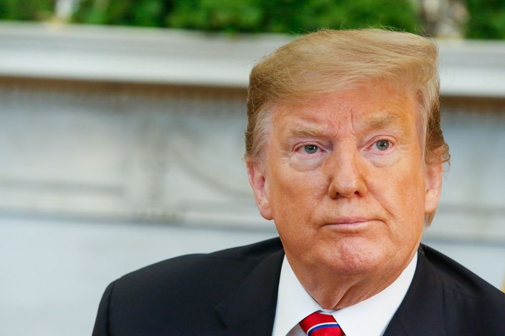 Trump desiste de reabrir comércio dos EUA em abril