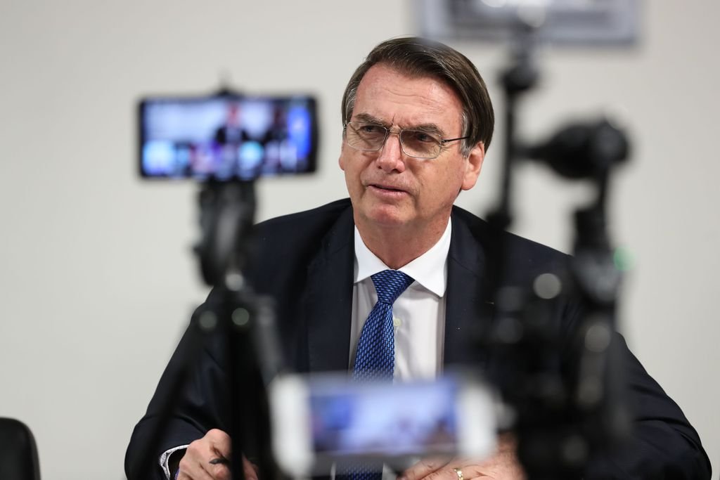 Bolsonaro defende o fim das aulas em autoescolas para obter a CNH