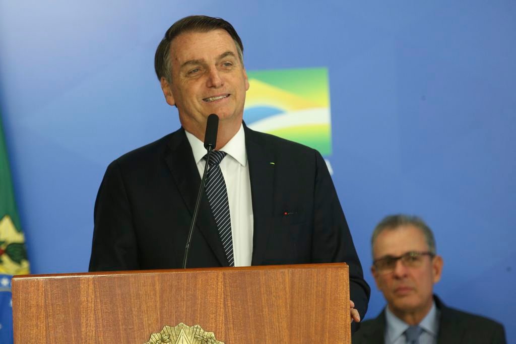 Bolsonaro nega criação de imposto para igrejas