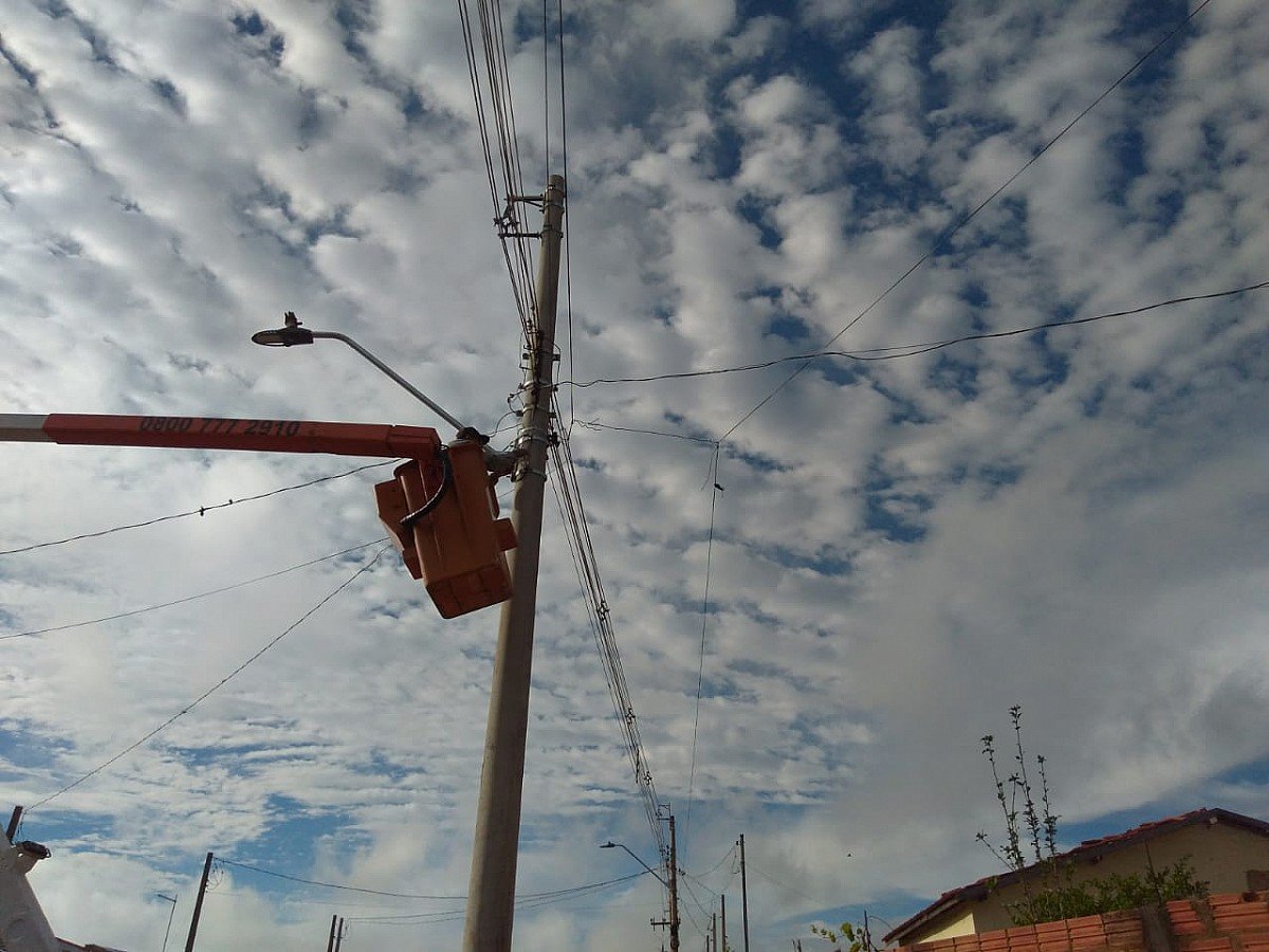 Avaré inicia substituição de antigas lâmpadas por LED