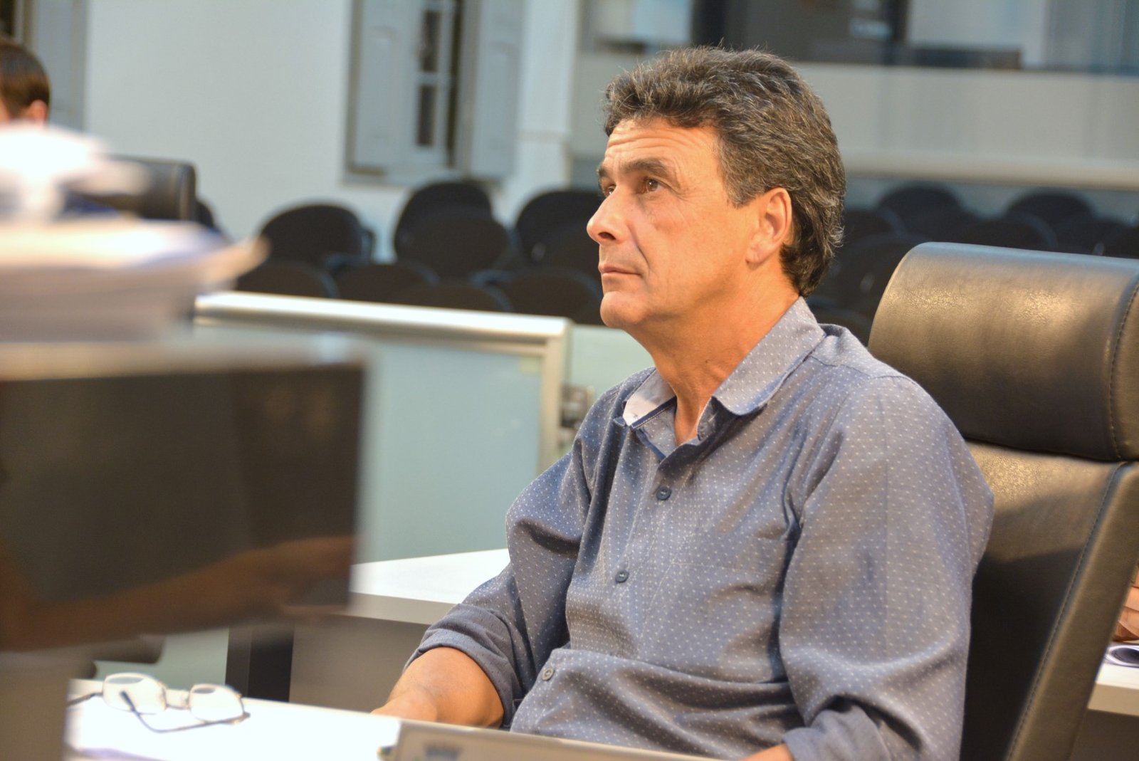 Vereador se atrasa para sessão da Câmara; motivo seria partida de futebol