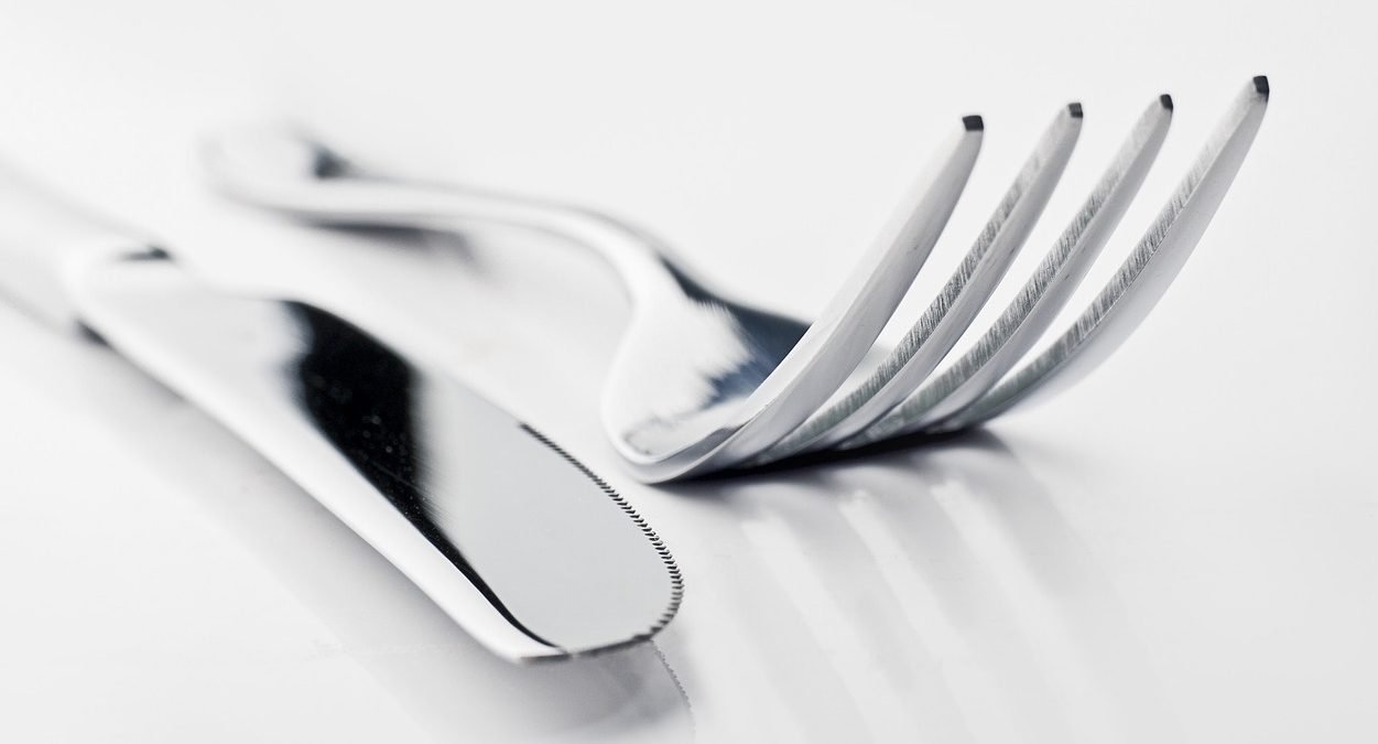 Estudo identifica prejuízos de se jantar tarde e não tomar café da manhã