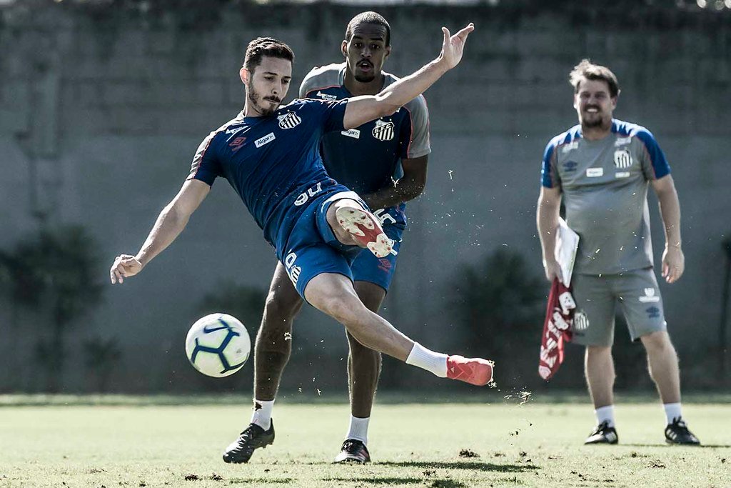 Para se aproximar do líder, Santos enfrenta o Bahia na Arena Pituaçu