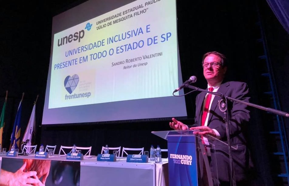 Frente Parlamentar é lançada em defesa da Unesp; reitor comparece à solenidade