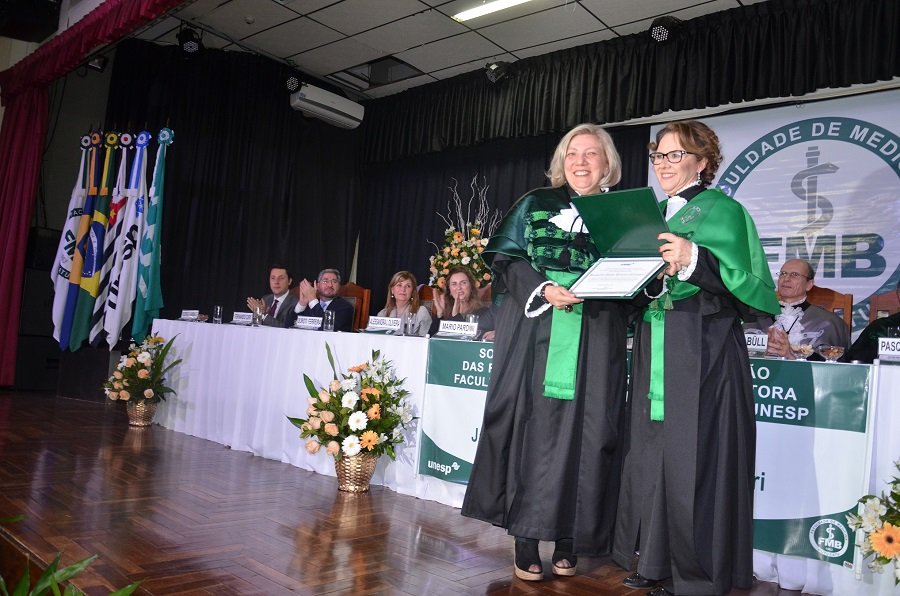 Nova diretoria da Faculdade de Medicina de Botucatu toma posse