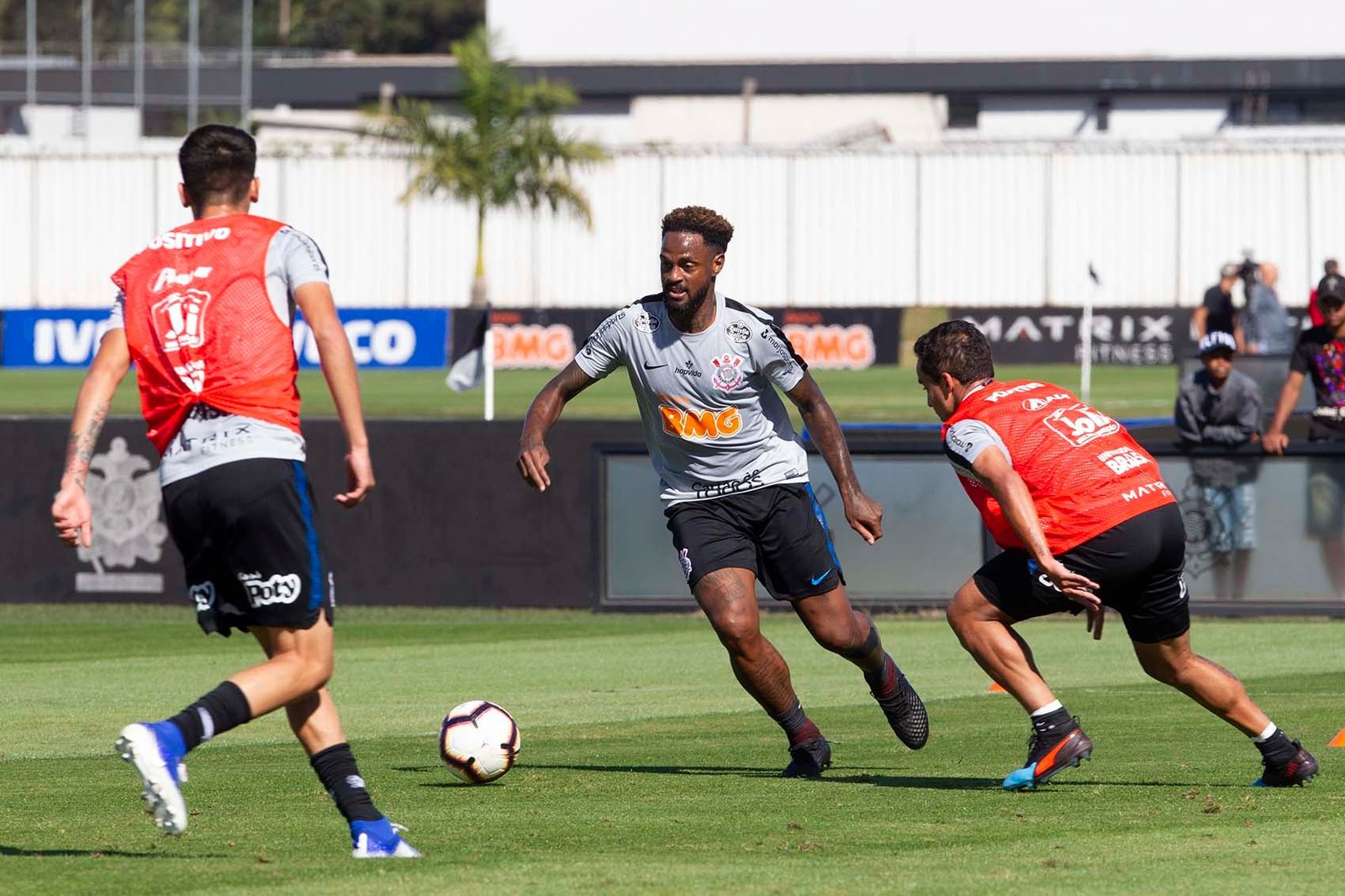 Corinthians inicia duelo contra o Fluminense por vaga na semifinal da Copa Sul-Americana