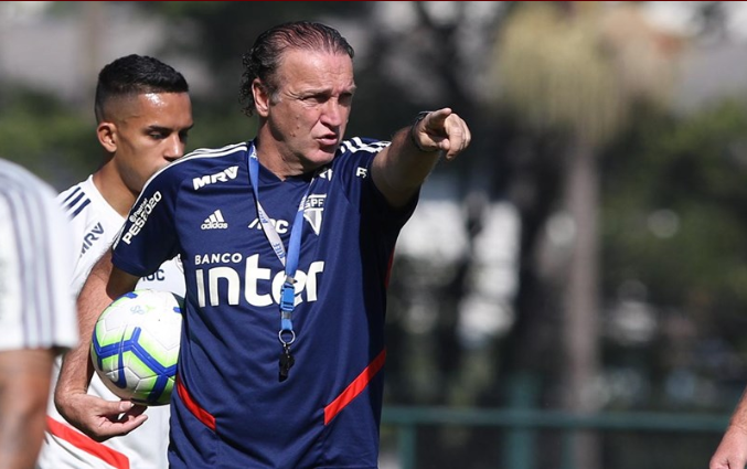 São Paulo enfrenta Goiás buscando se manter no G6