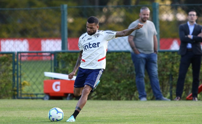 São Paulo visita o Athletico para se aproximar da liderança
