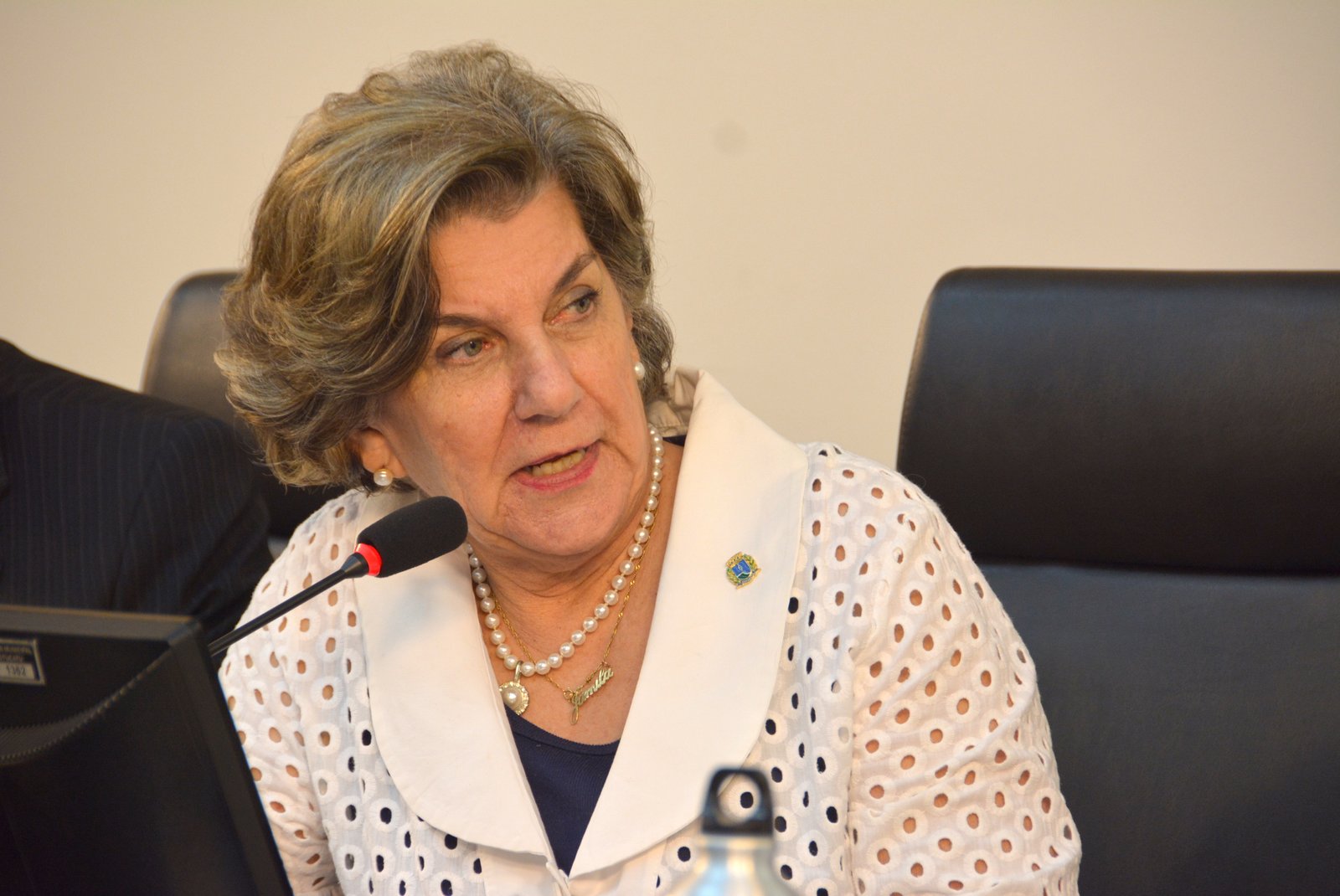 Jamila pede implantação de escola cívico-militar em Botucatu