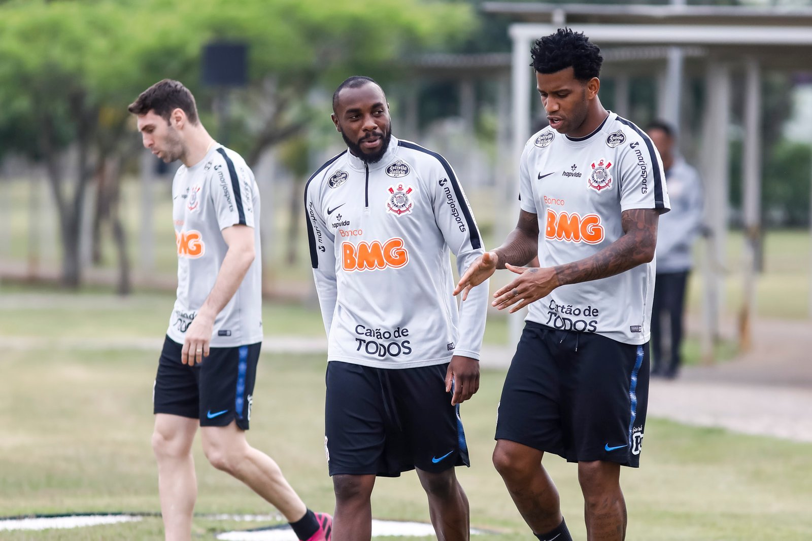 Corinthians visita o Goiás com o objetivo de se manter no G4