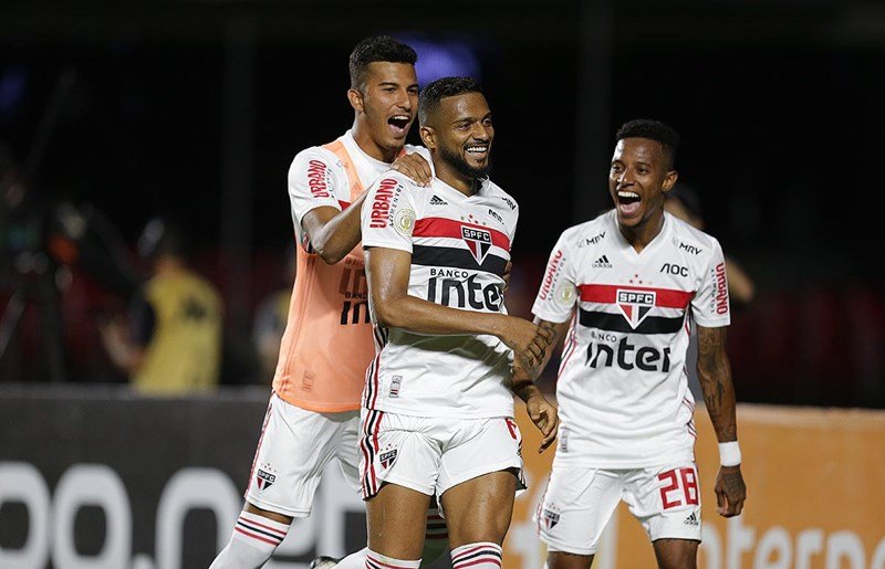 Embalado após o Majestoso, São Paulo visita o Cruzeiro de olho no G4