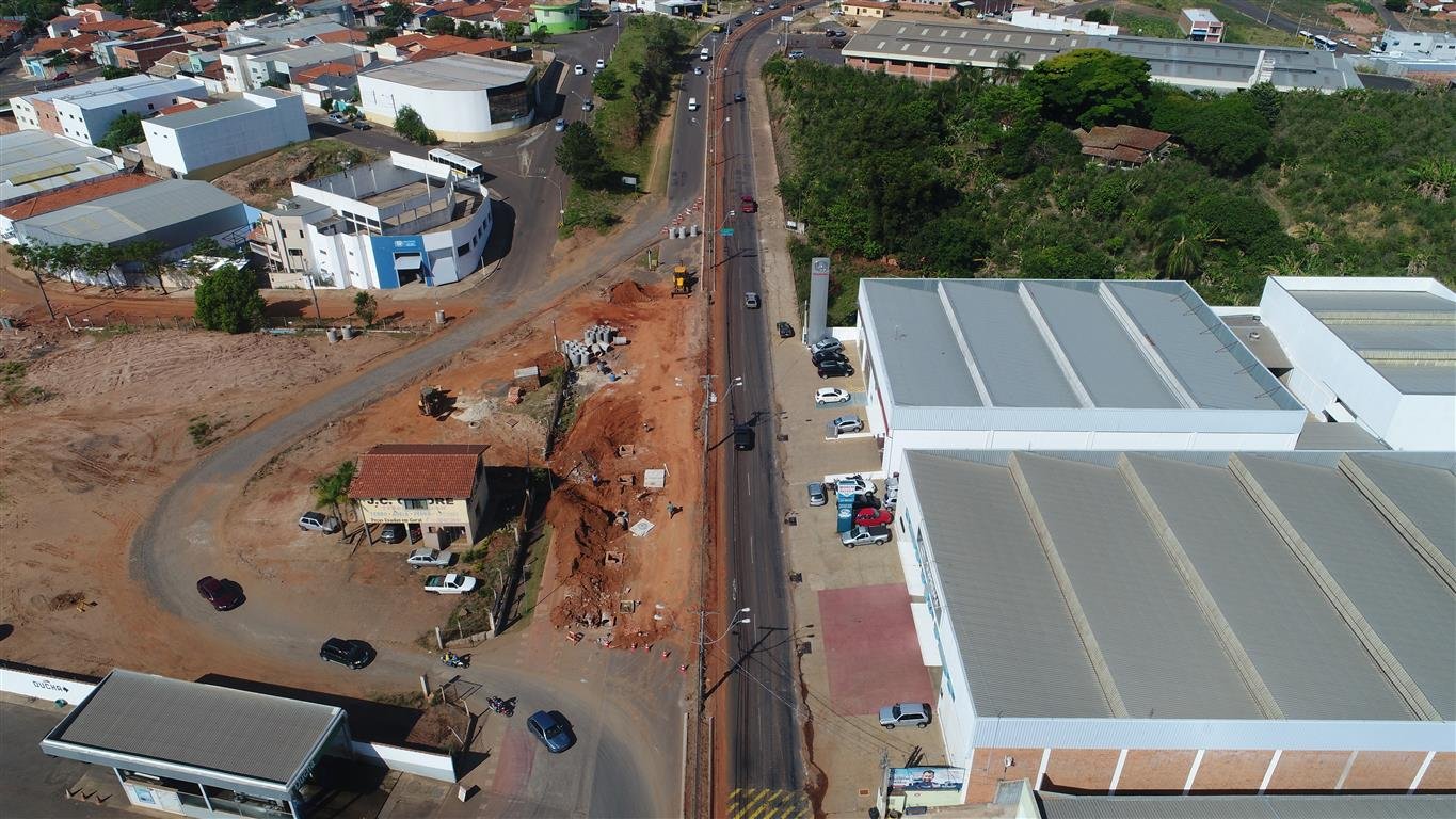 Revitalização da Dante Delmanto: Prefeitura inicia colocação de novo asfalto