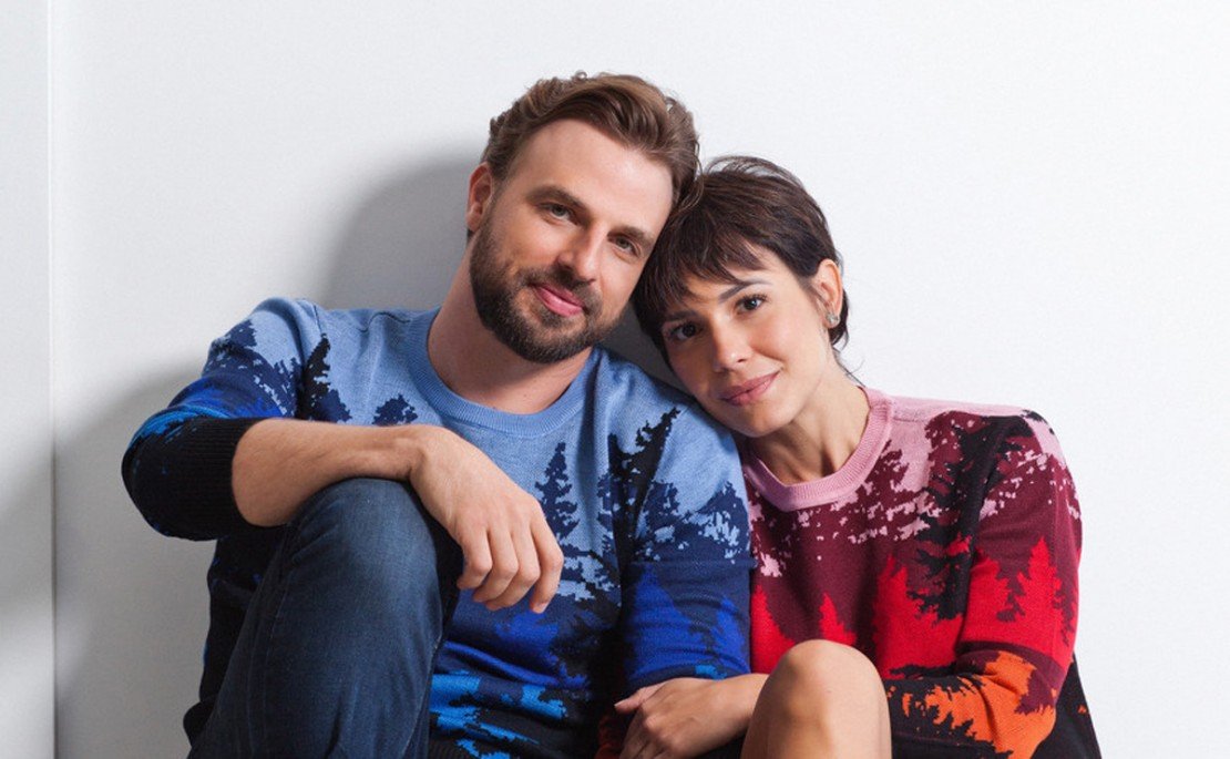 Juliana Knust e Cássio Reis apresentam peça “Em Casa a Gente Conversa” nesta sexta (18)