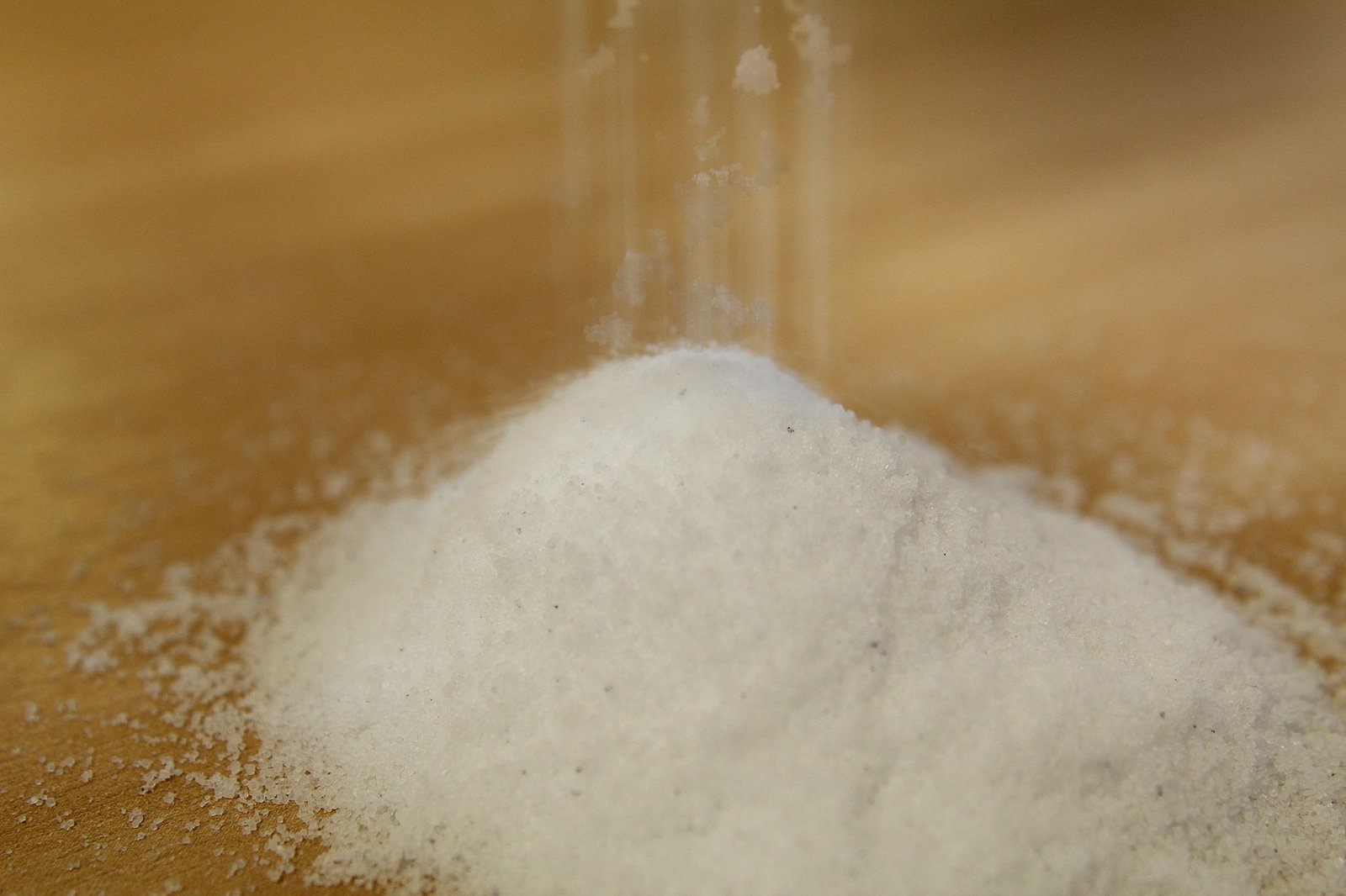 Brasileiro consome quase o dobro de sal recomendado pela OMS