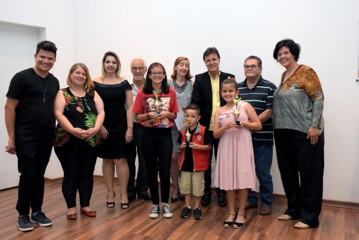 Conselho do Idoso e Educação realizam premiação do 2º Concurso Artístico Literário