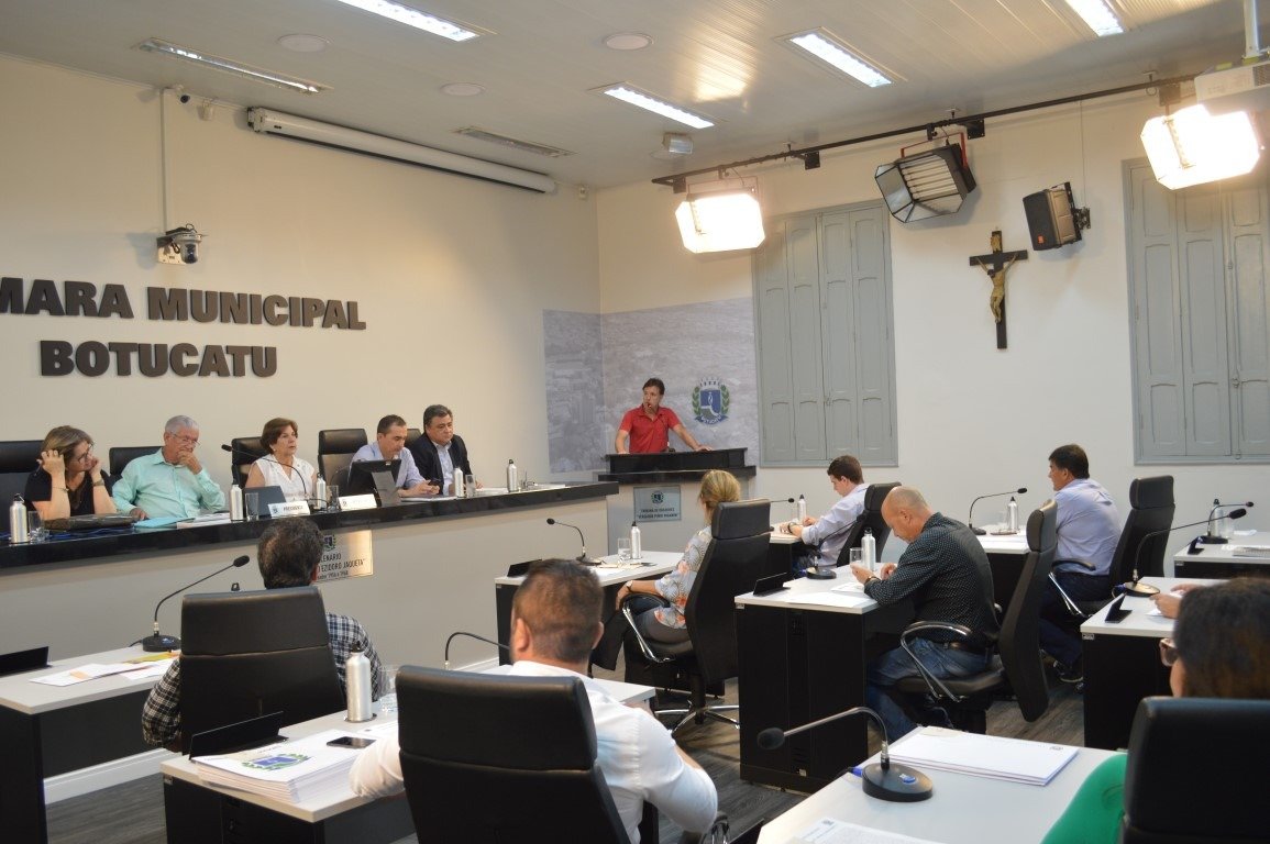 Câmara aprova projeto que antecipa pagamento do abono do Fundeb