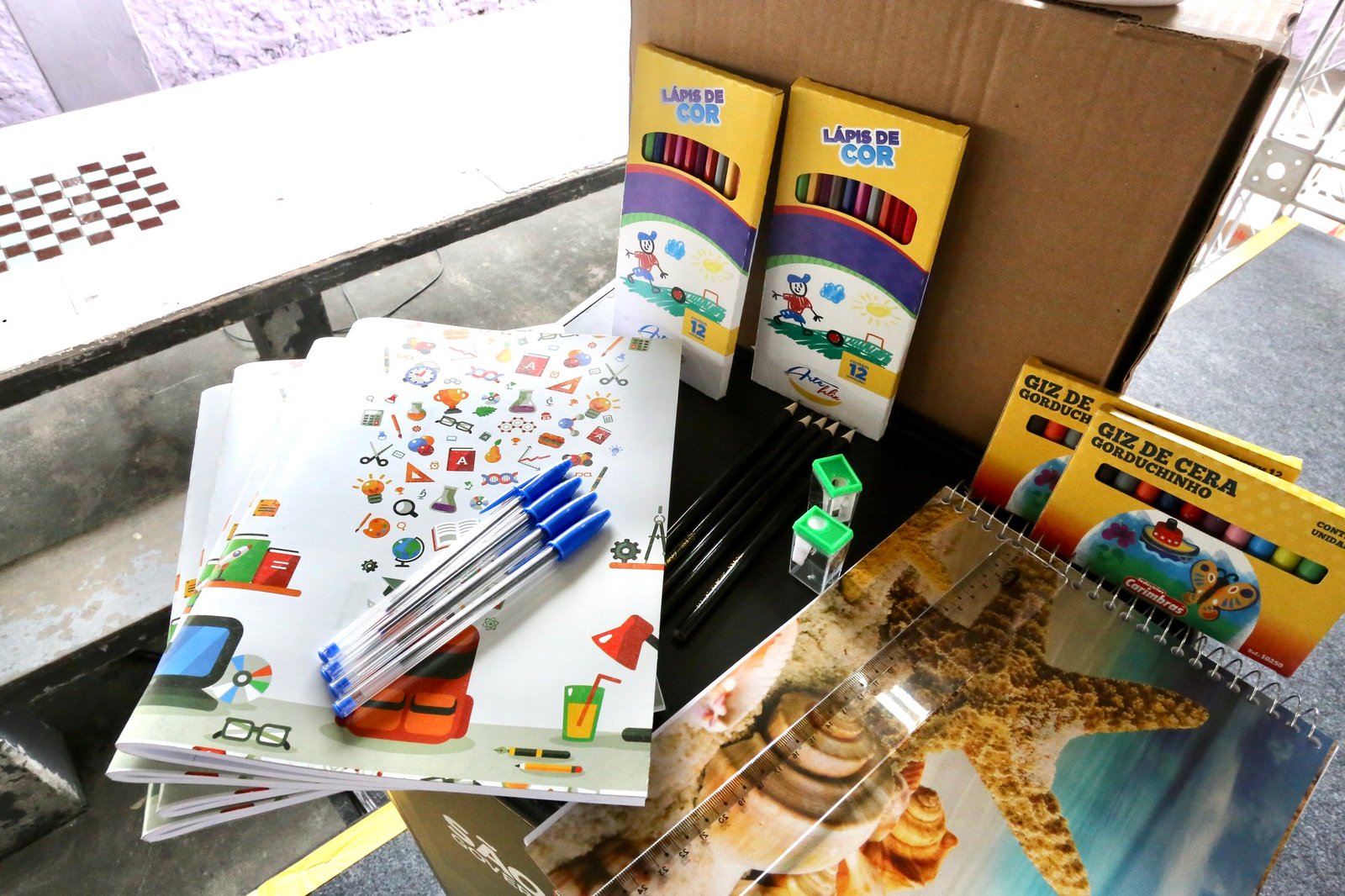 Governo entregará, de forma antecipada, kit escolar para alunos da rede