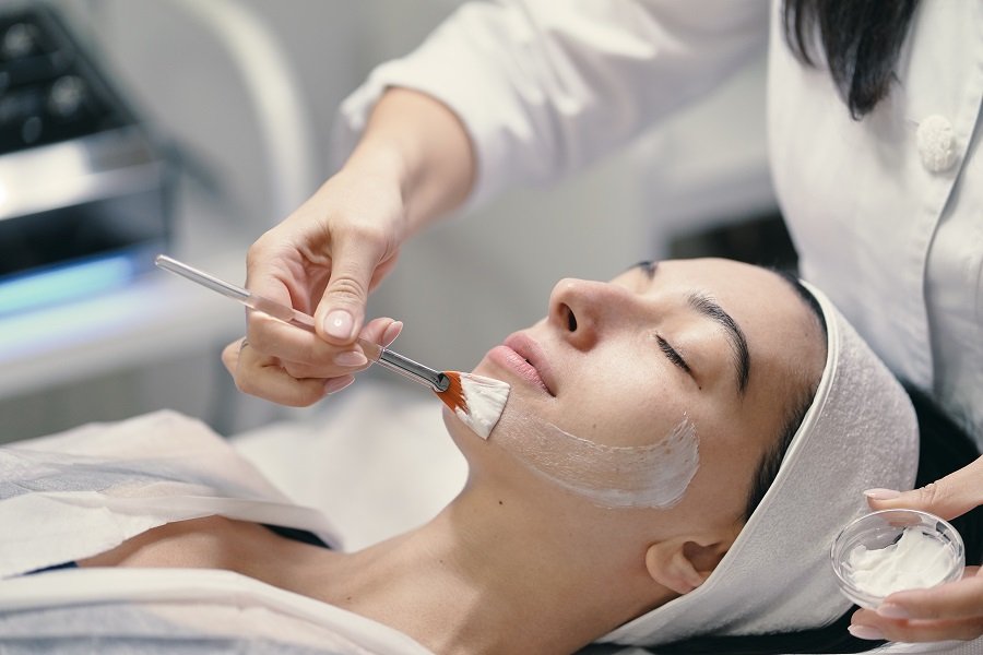 Dia do esteticista é comemorado em 18 de janeiro