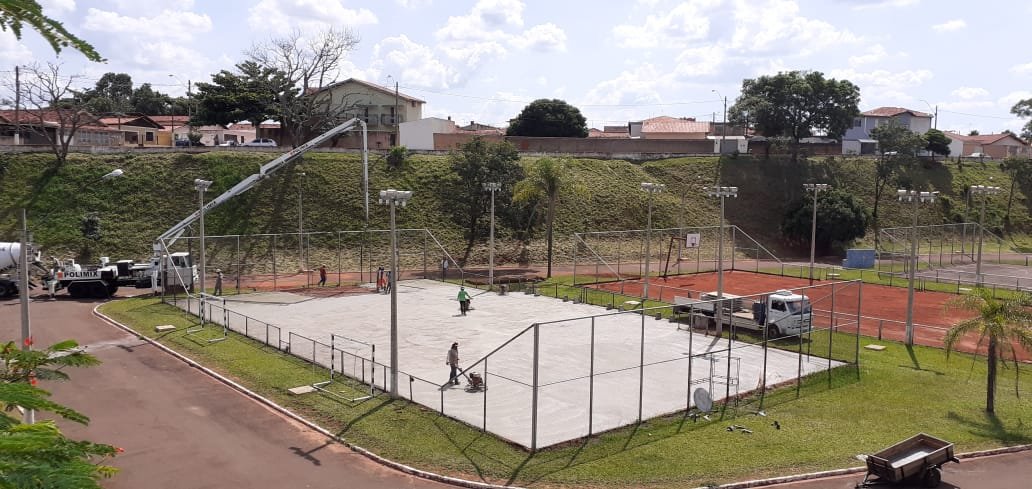 Quadra revitalizada do Poliesportivo de São Manuel recebe novo pavimento