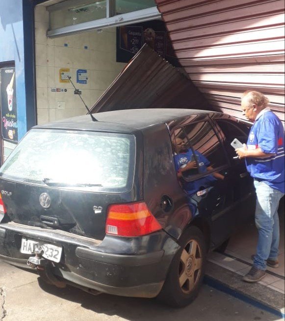 Sorveteria é invadida, novamente, por carro na Major Matheus