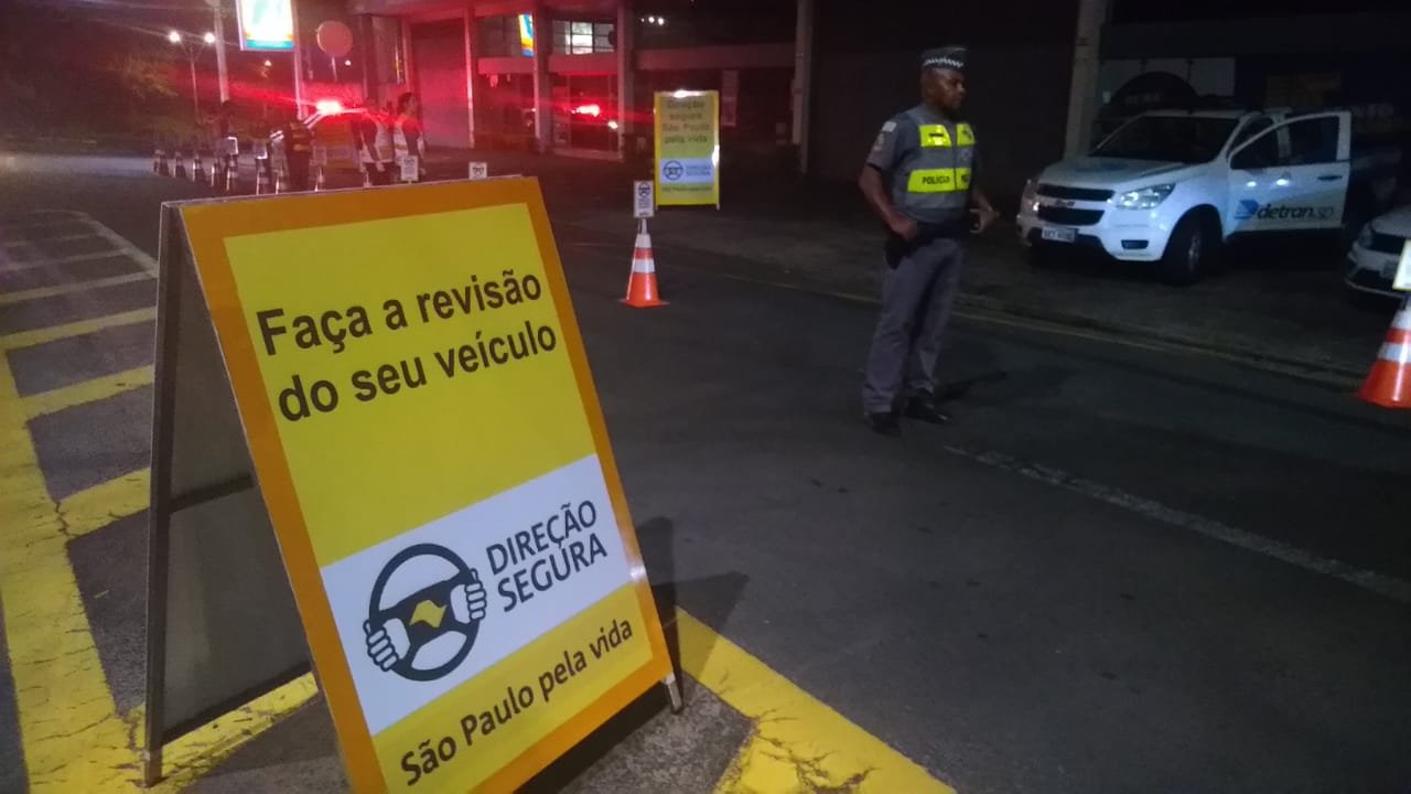 Polícia realiza mais uma ação para coibir infrações de trânsito pela madrugada