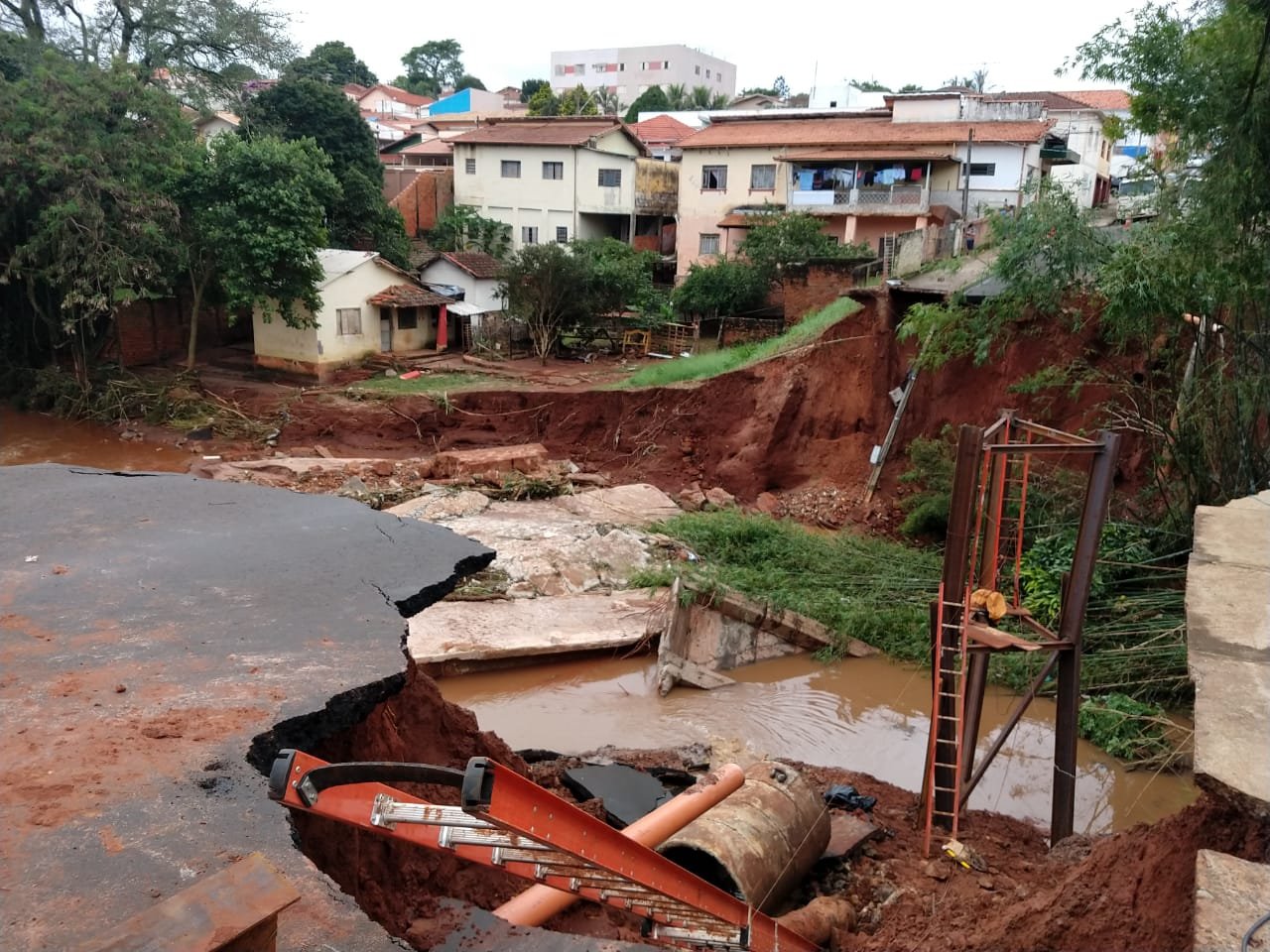 Governo do Estado libera R$ 6 milhões para reconstrução de pontes destruídas em Botucatu