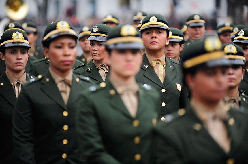 Senado analisa permissão para que mulheres prestem serviço militar