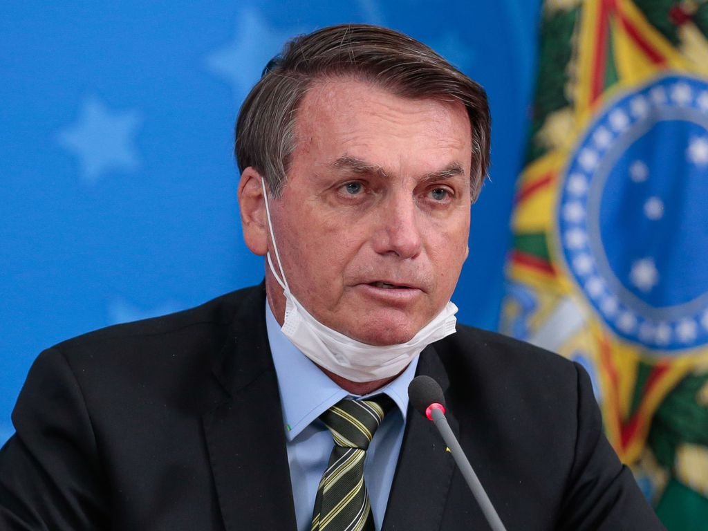 Bolsonaro critica prefeitos e governadores por medidas contra o coronavirus