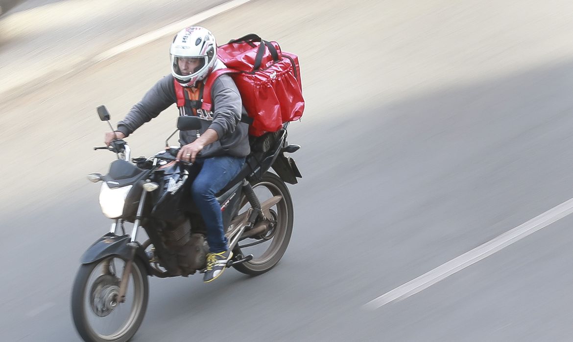 Coronavírus: trabalho expõe motociclistas a risco de contágio