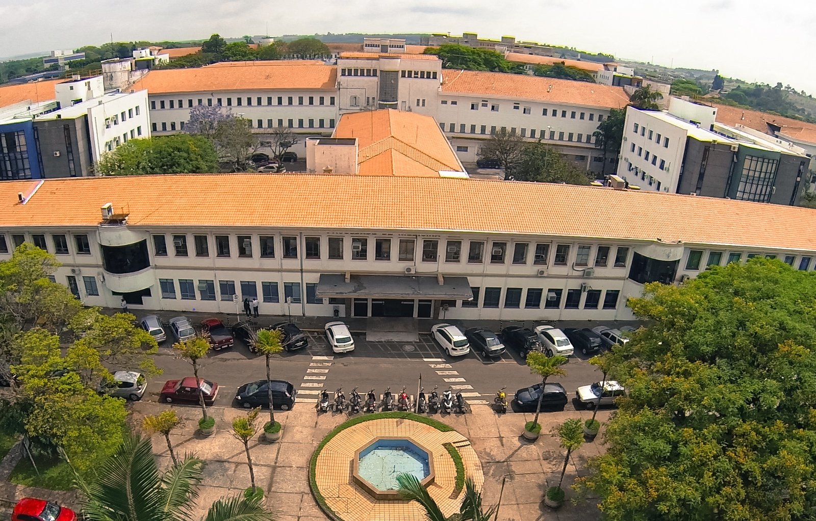 HC de Botucatu abre novo concurso público para cargos em nível técnico