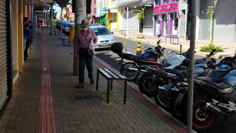 Comércio volta nesta sexta-feira, 1º de maio, com restrições e horário reduzido