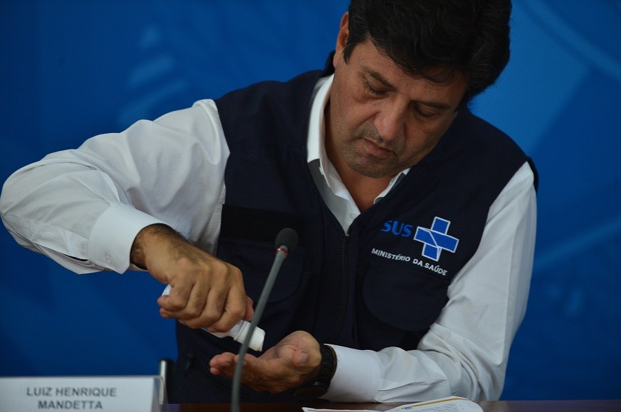 Mortes por coronavírus chegam a 300 no Brasil