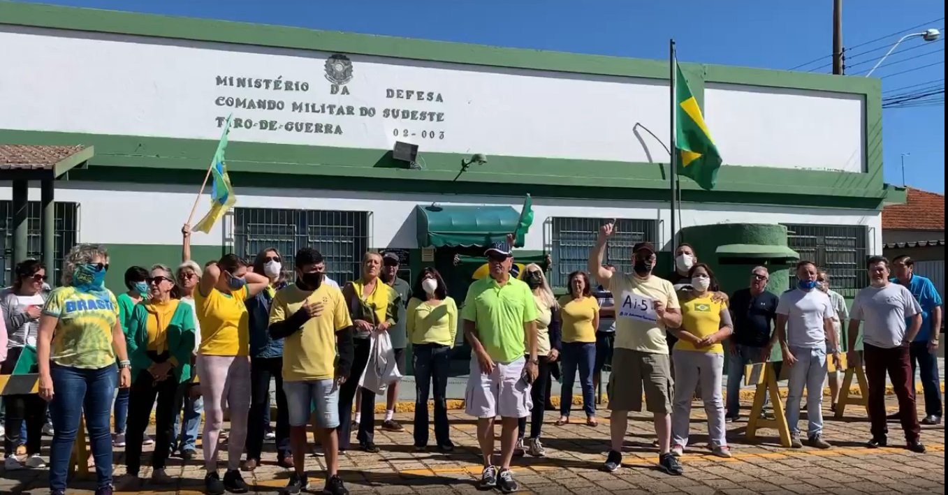 Avaré: manifestantes pedem impeachment de Dória, volta do AI-5 e flexibilização da quarentena