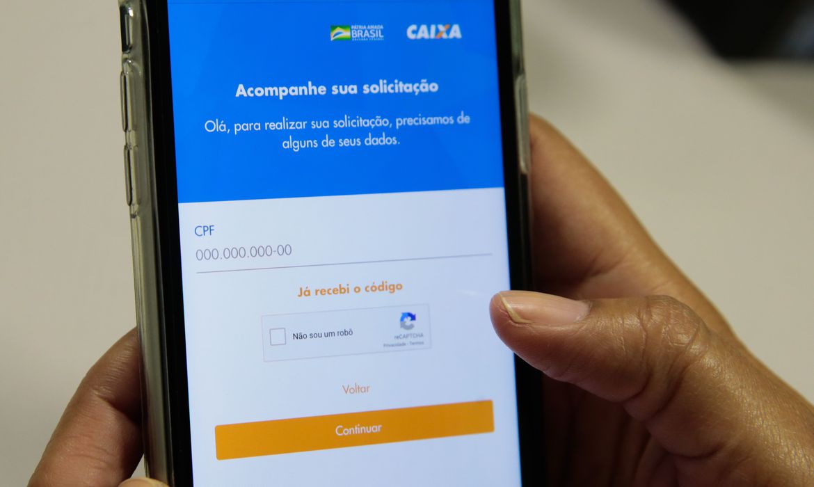 Ajuda emergencial não pode ser debitada para quitar dívidas, diz Caixa