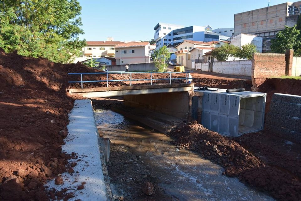 Ponte do Salgueiro, no Centro, tem trabalho avançado de reconstrução