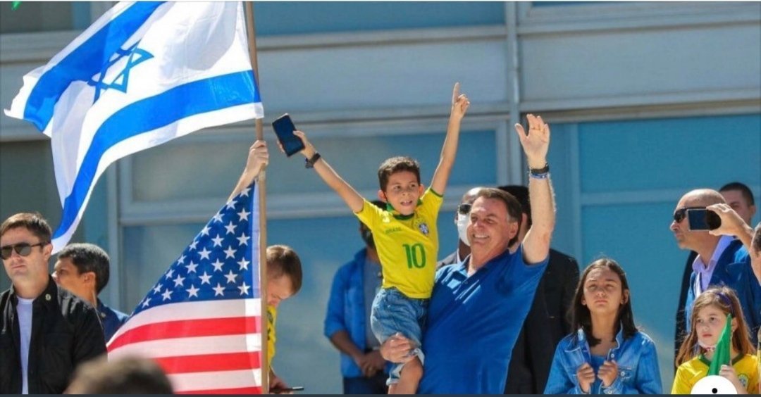 Bolsonaro vai a ato e diz que não aceita interferência do STF