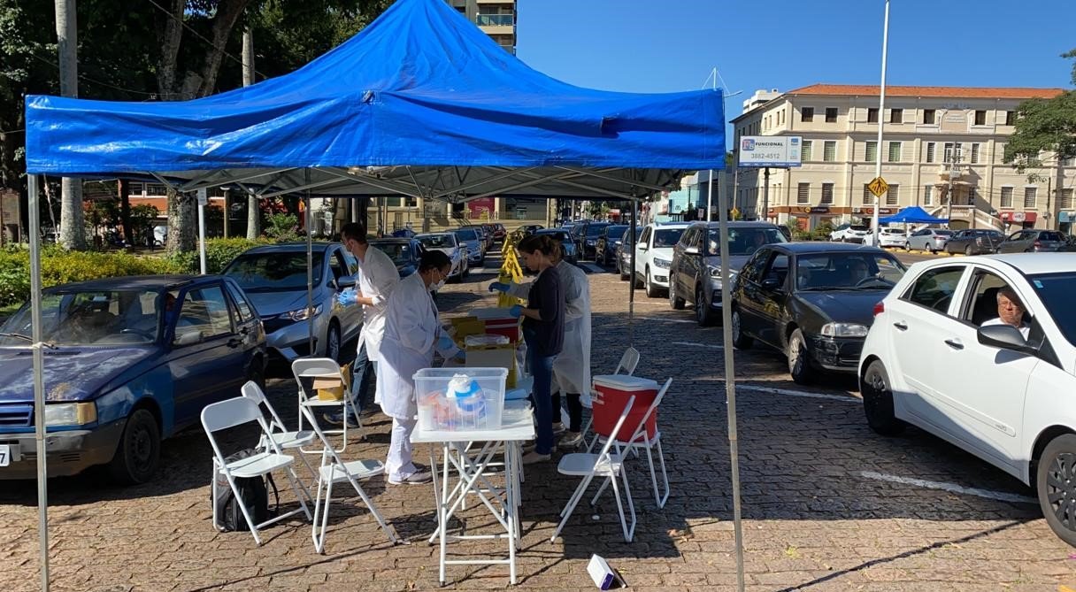 Vacinação contra a gripe em Botucatu terá drive-thru nos dias 20, 21, 22 e 23