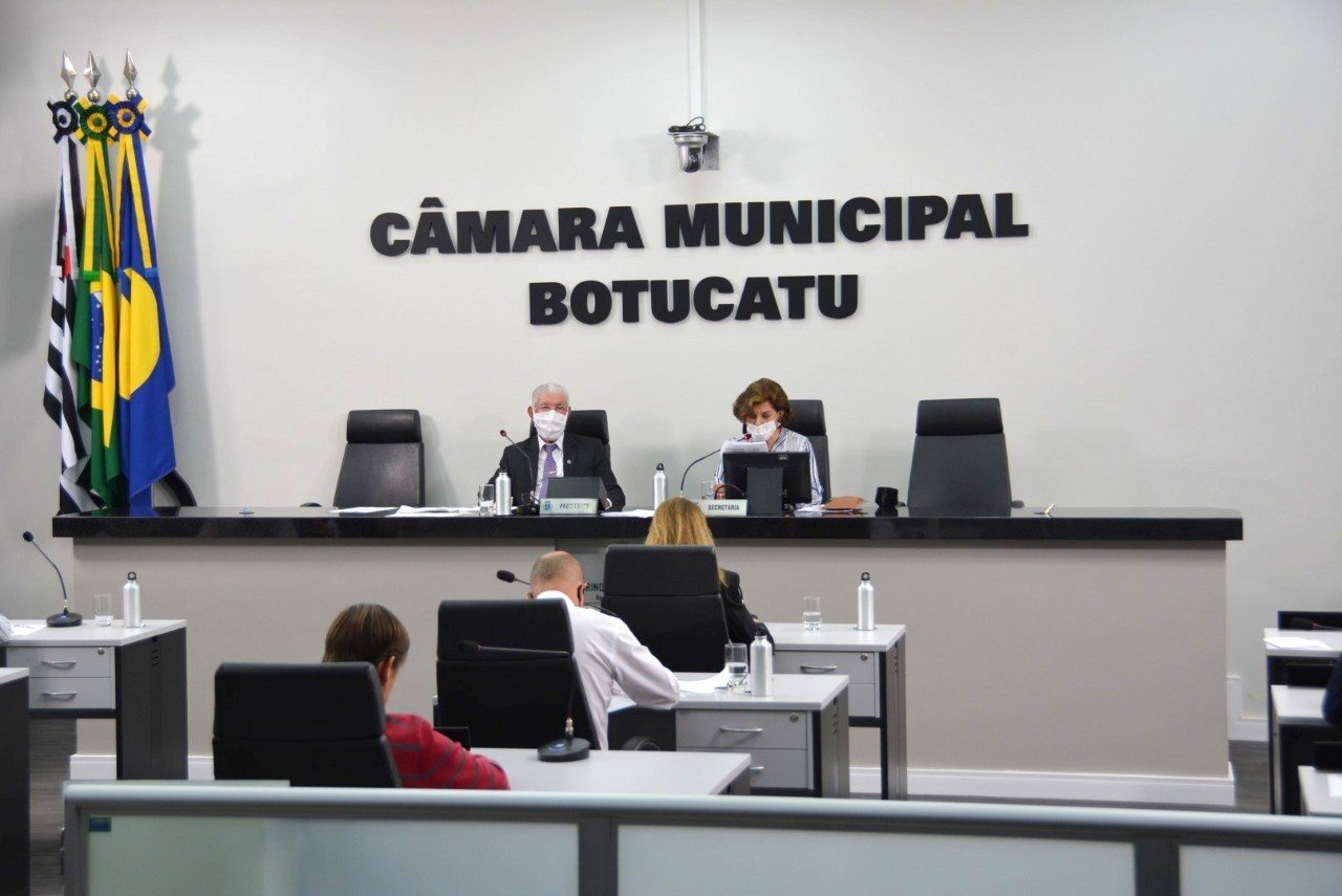 Câmara de Botucatu aprova Dia do veterano da PM e diploma a doadoras de leite humano