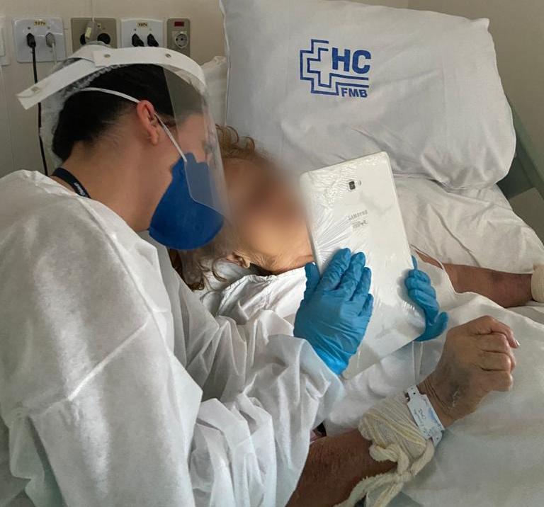 Botucatu: Hospital das Clínicas implanta sistema de visita a distância para pacientes com Covid-19