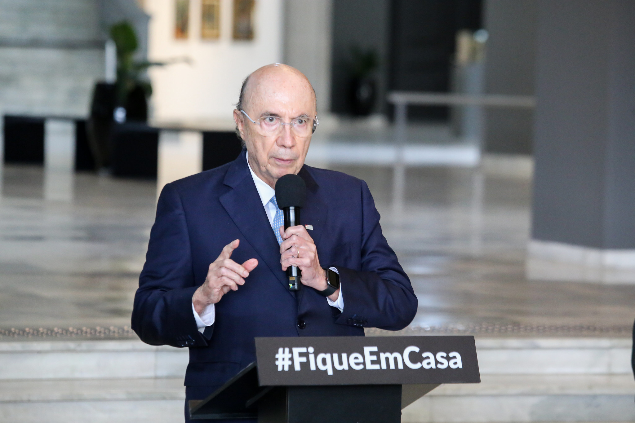 “Crise é causada pela pandemia, não pelo isolamento”, diz Meirelles