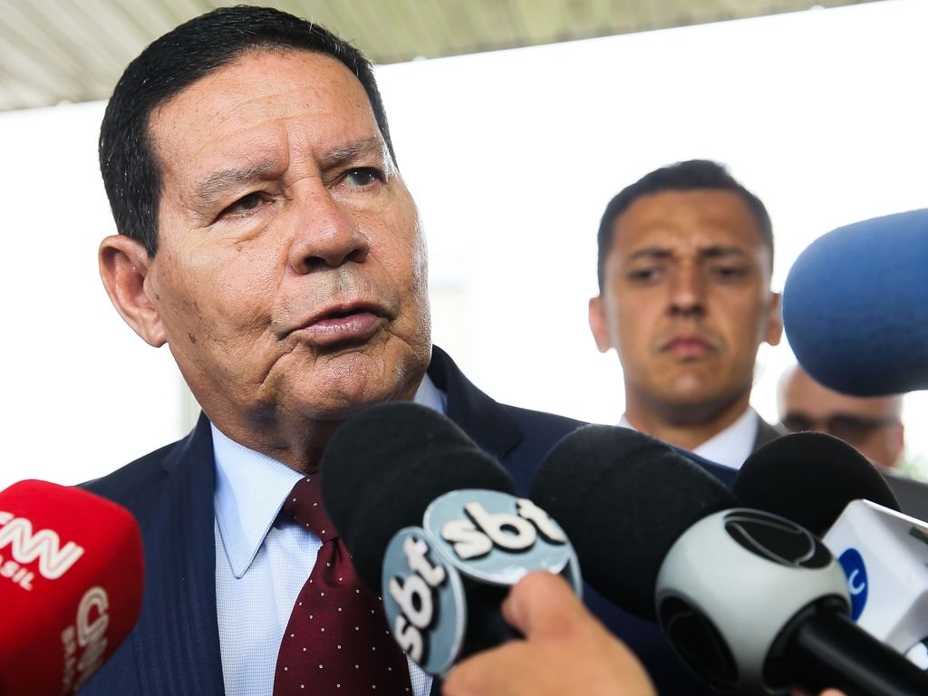 Vice-presidente Hamilton Mourão testa positivo para covid-19