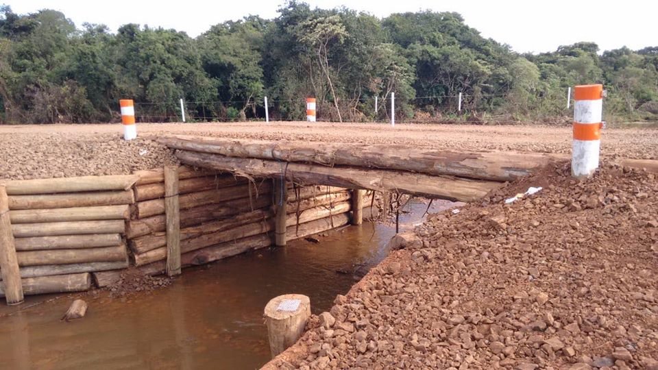 Reconstrução de pontes na zona rural de Botucatu continua