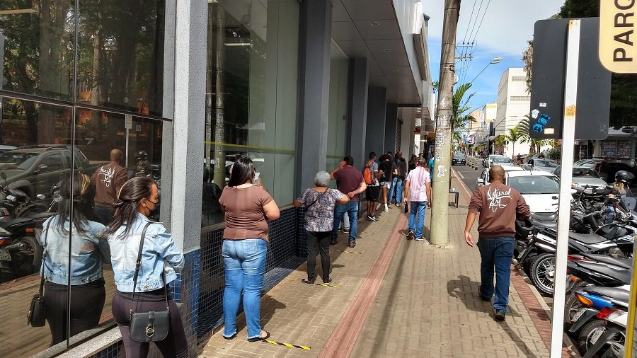 Isolamento social cai 11% em Botucatu; 16 mil pessoas deixaram quarentena na segunda-feira (4)