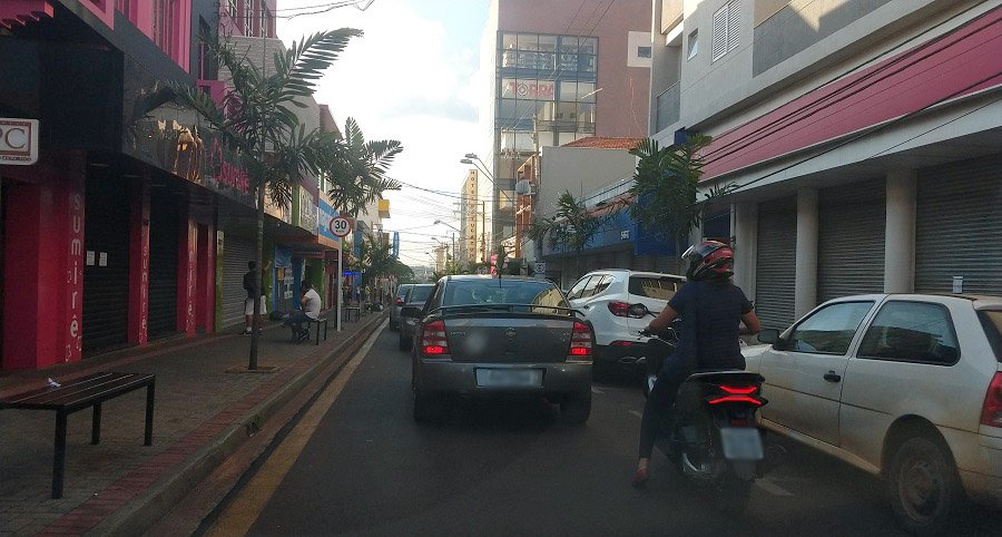 Isolamento social cai a 54% em Botucatu no sábado com volta do comércio