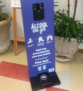 Centro Saúde Escola recebe doação de totem para fornecer álcool gel