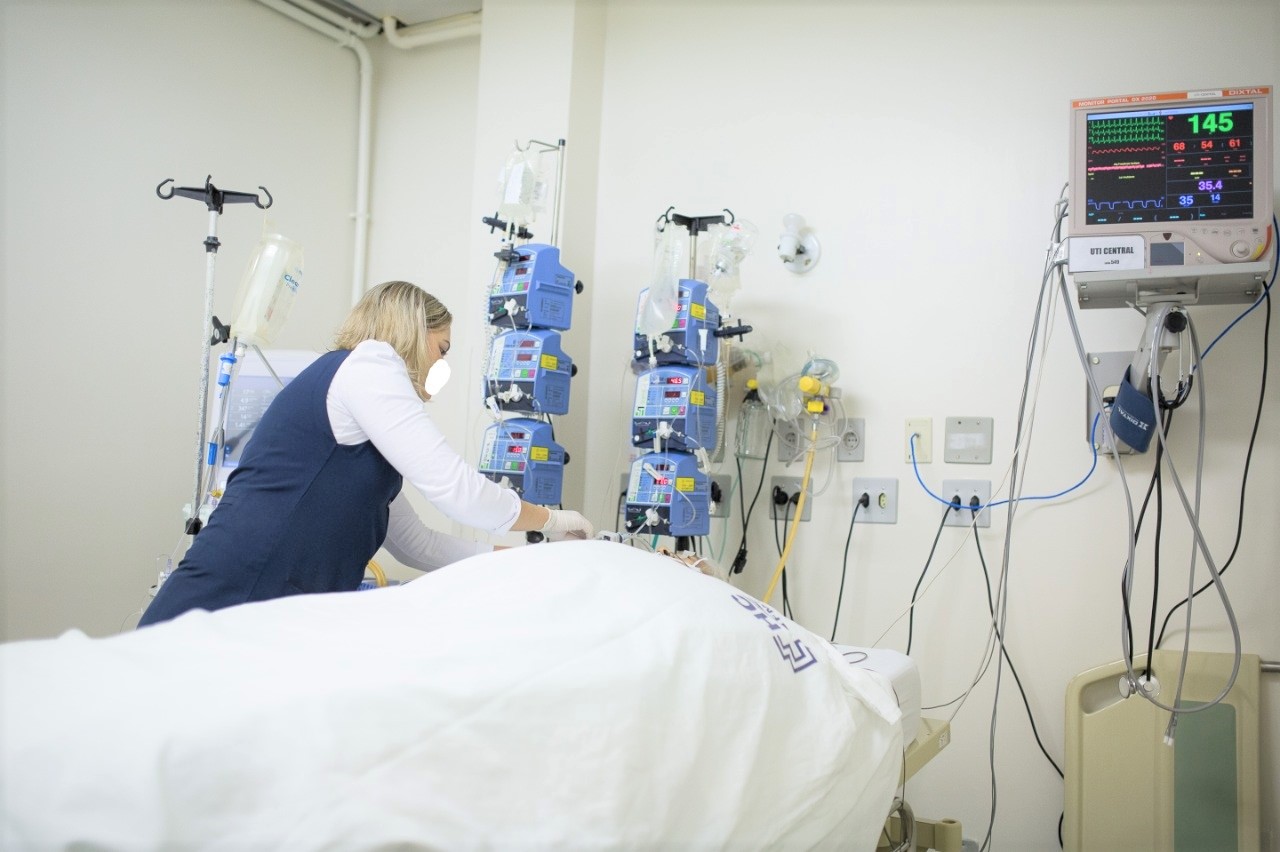 Seis em cada 10 pacientes com covid-19 internados em UTI morrem, afirma associação médica