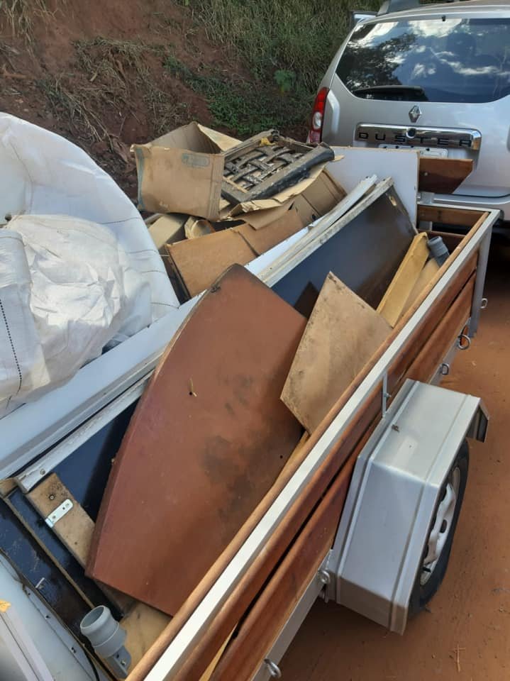 Empresário retira quase 500 quilos de lixo na estrada da Bocaina